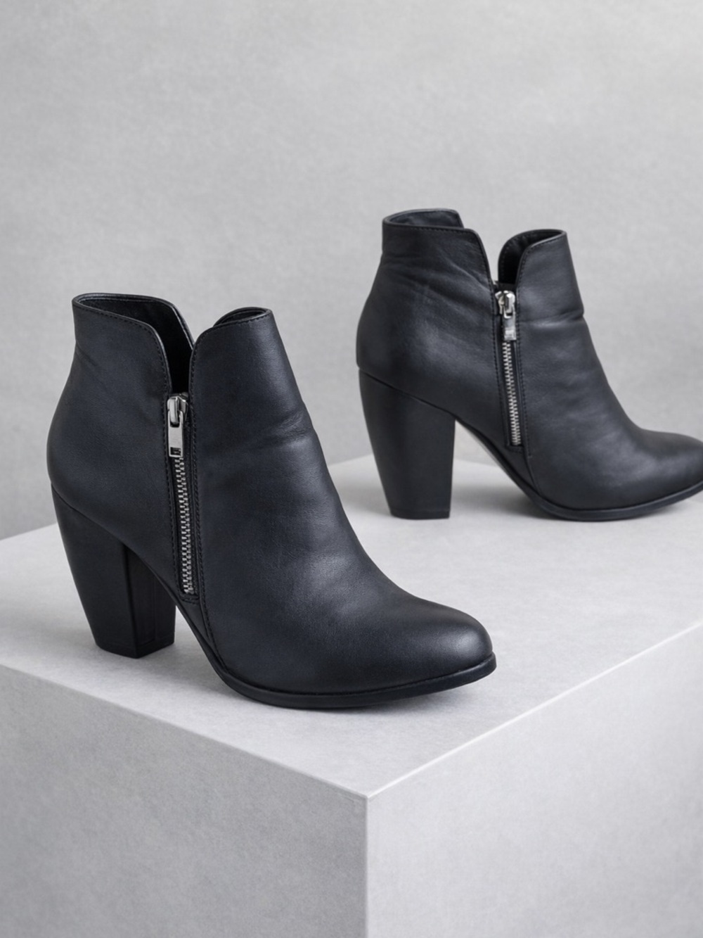 Michael Antonio Black Faux Leather Side Zip Ankle Boots Block Heel. Size: 11